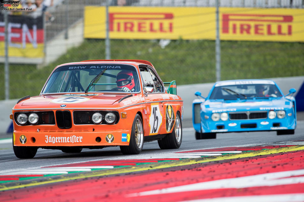 Bei der Legendenparade im Rahmen des Formel-1-Grand-Prix auf dem Red-Bull-Ring waren zahlreiche Motorsport-Idole mit von der Partie. Niki Lauda, Gerhard Berger und Co. waren in historischen Fahrzeugen aus der Deutschen Rennsport-Meisterschaft unterwegs.