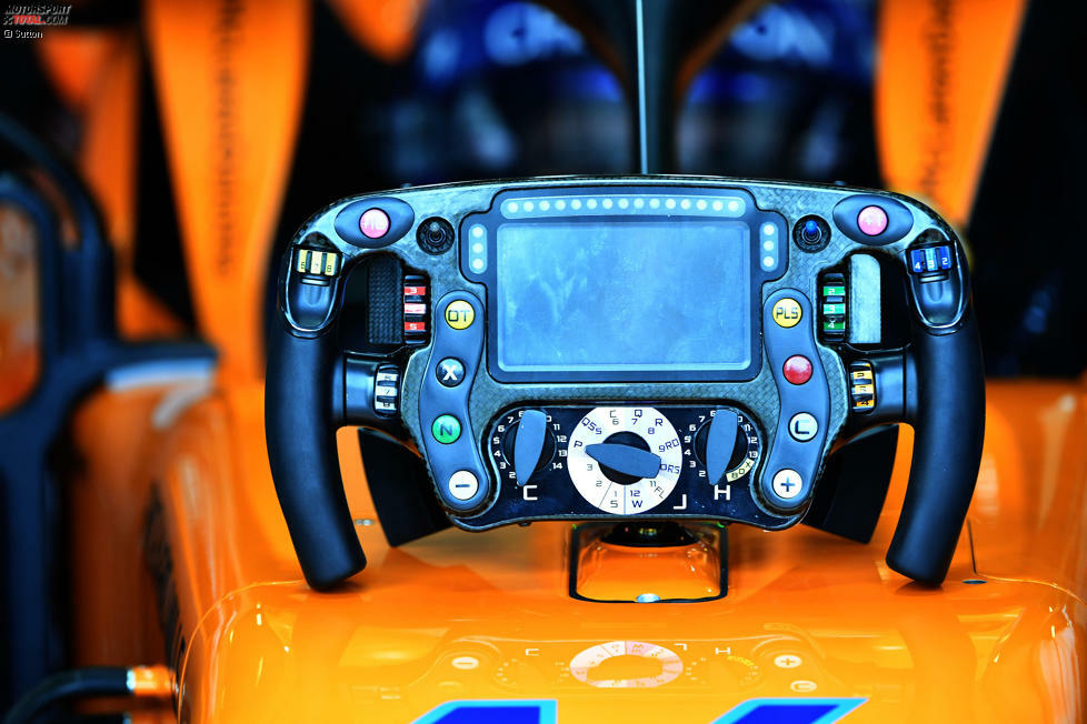Lenkrad des McLaren MCL33 von Fernando Alonso und Stoffel Vandoorne.