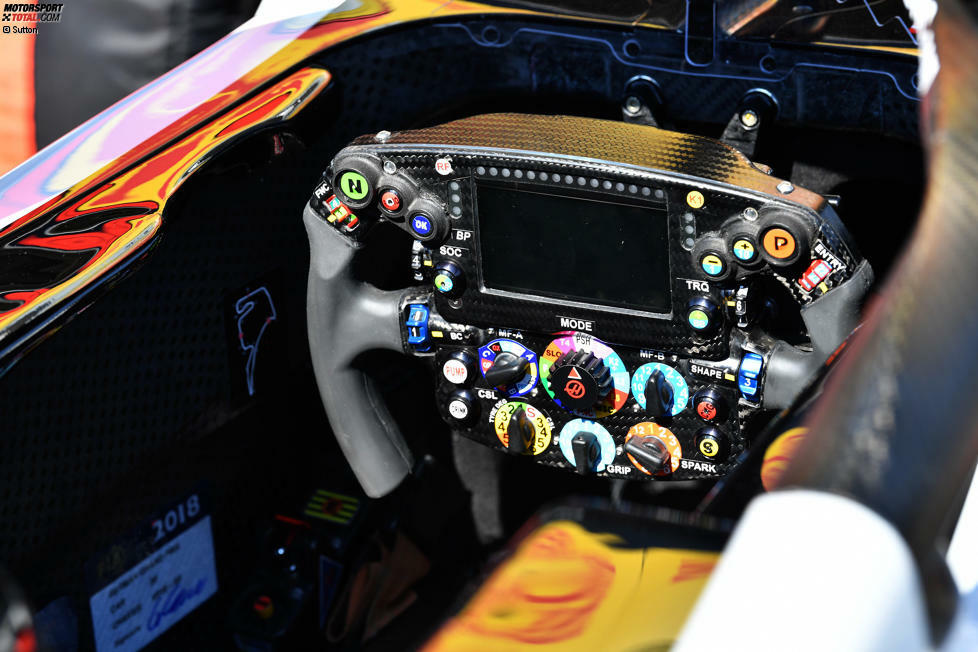 Lenkrad des Haas VF-18 von Romain Grosjean und Kevin Magnussen.