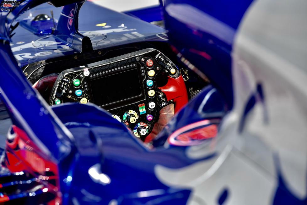 Lenkrad des Toro Rosso STR13 von Pierre Gasly und Brendon Hartley.
