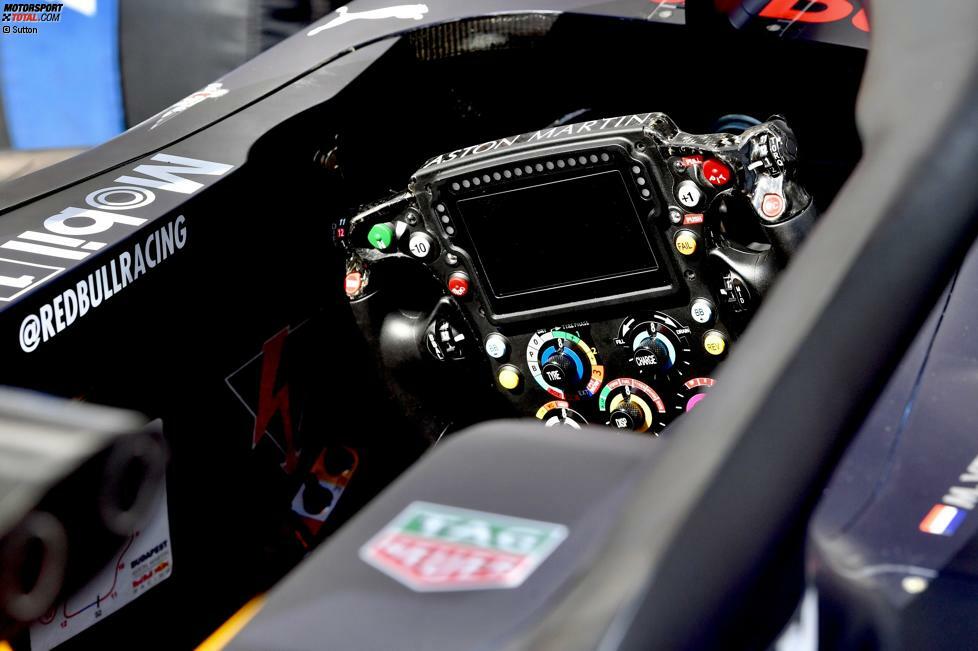 Lenkrad des Red Bull RB14 von Daniel Ricciardo und Max Verstappen.