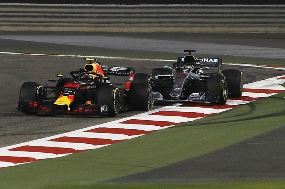 Max Verstappen und Lewis Hamilton kamen sich beim Großen Preis von Bahrain 2018 zu nahe - Die Kollision Bild für Bild