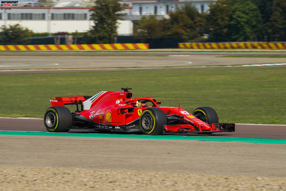 Im Herbst 2020 unternimmt Schumacher in Fiorano eine Ausfahrt im Ferrari SF71H aus der Saison 2018, um sich auf seine bevorstehende Freitagsfahrt beim Eifel-Grand-Prix am Nürburgring vorzubereiten, aber ...