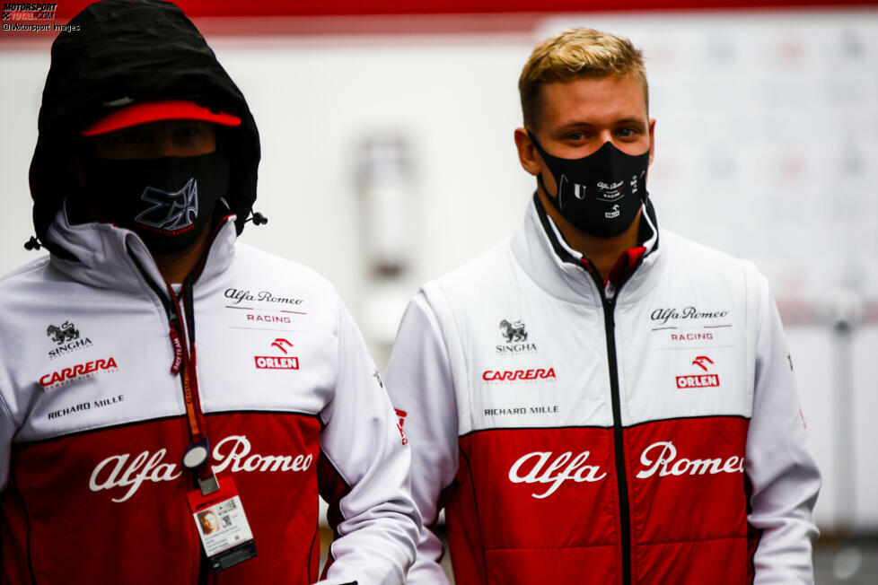 ... Schlechtwetter am Nürburgring verhindert den Schumacher-Einsatz für Alfa Romeo im ersten Freien Training: Die Einheit fällt komplett ins Wasser, kein Auto fährt.