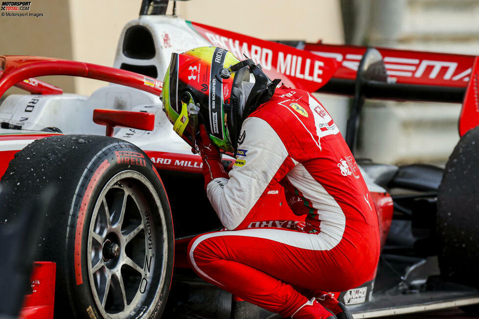 Den Aufstieg in die Königsklasse schafft Schumacher übrigens standesgemäß als Meister der Formel 2. Aus dem Unterbau der Königsklasse verabschiedet er sich mit dem Titel.