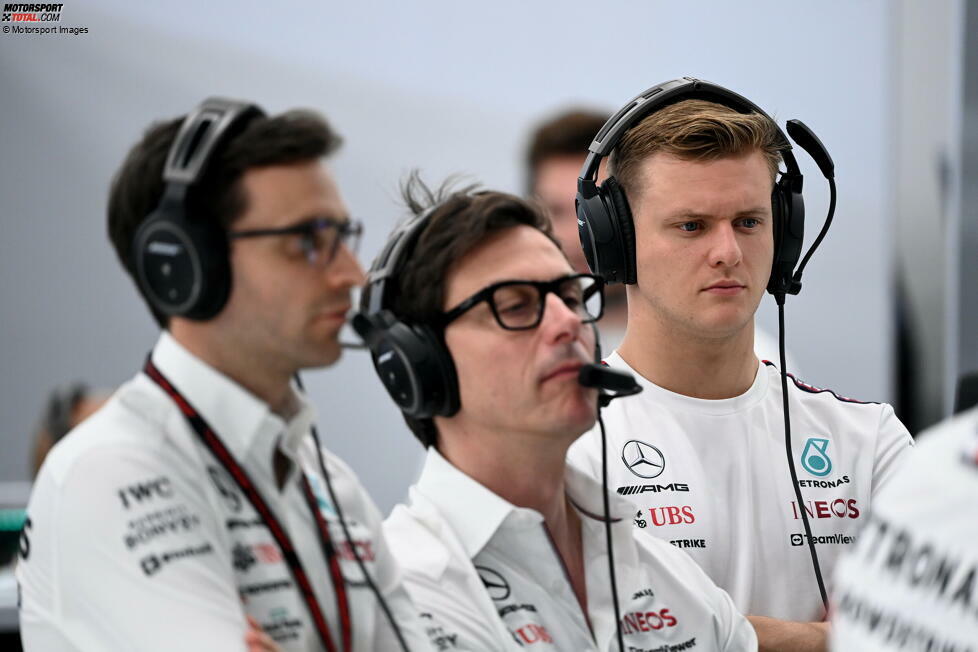 Als Mercedes-Ersatzpilot arbeitet Mick Schumacher aktuell an seiner Rückkehr in ein Formel-1-Stammcockpit. Wir blicken noch einmal auf seinen Weg in die Königsklasse zurück!