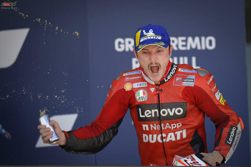 Mit dem angekündigten Wechsel ins Ducati-Werksteam findet Miller den Weg zurück auf die Siegerstraße. Fast fünf Jahre nach seinem ersten MotoGP-Sieg (Assen 2016) holt er in Jerez 2021 seinen zweiten. Mehr noch: Das direkt anschließende Rennen (Le Mans) gewinnt er ebenfalls.