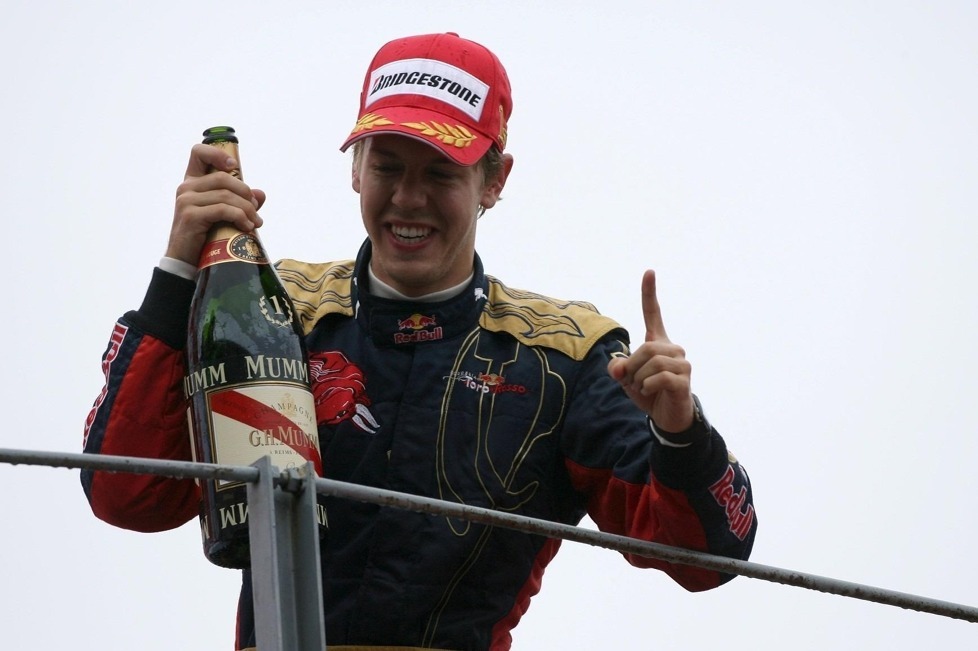 Der erste Formel-1-Sieg von Sebastian Vettel im strömenden Regen von Monza für Toro Rosso: Ein Rückblick in Bildern!