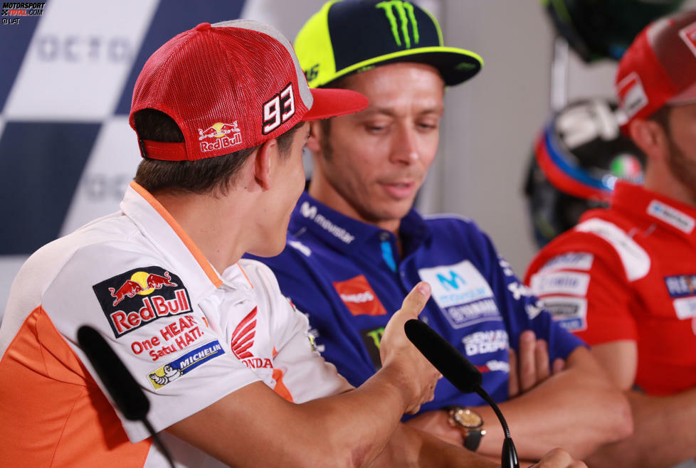 Marquez wird bestraft, Rossi ist außer sich. Erinnerungen an die Saison 2015 werden wach. Immerhin eskaliert die Situation nicht so extrem wie damals, doch der 