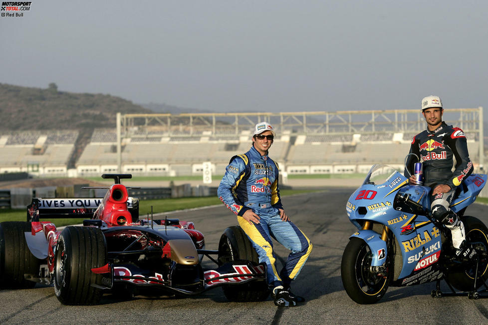 Ebenfalls 2006 tauschen Formel-1-Fahrer Vitantonio Liuzzi und MotoGP-Pilot John Hopkins ihre Arbeitsgeräte. Wirklich schnell ist der Suzuki-Pilot im Formel-1-Toro-Rosso nicht, aber es soll ohnehin bei einer einmaligen PR-Aktion bleiben.