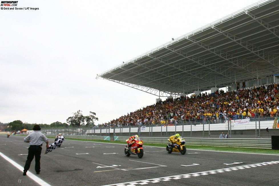 #1: Grand Prix von Portugal 2006 in Estoril: Toni Elias (Gresini-Honda) 0,002 Sekunden vor Valentino Rossi (Yamaha)