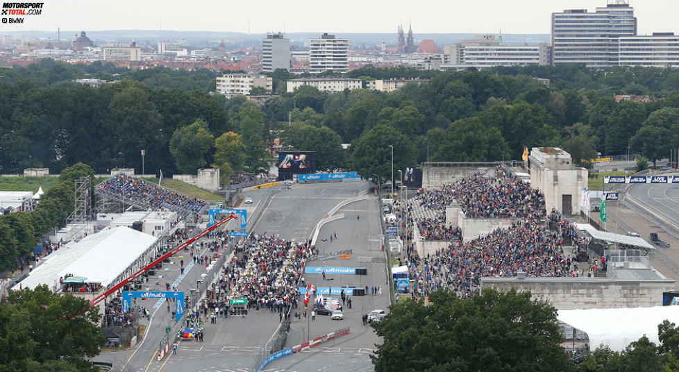 Die Lage des Stadtkurses in Nürnberg ist einzigartig: Der Norisring verläuft um auf offziellen Verkehrsstraßen um die Steintribüne. Das Fahrerlager ist auf dem Zeppelinfeld, am Dutzendteich und rund um das Nürnberger Fußballstadion angesiedelt.