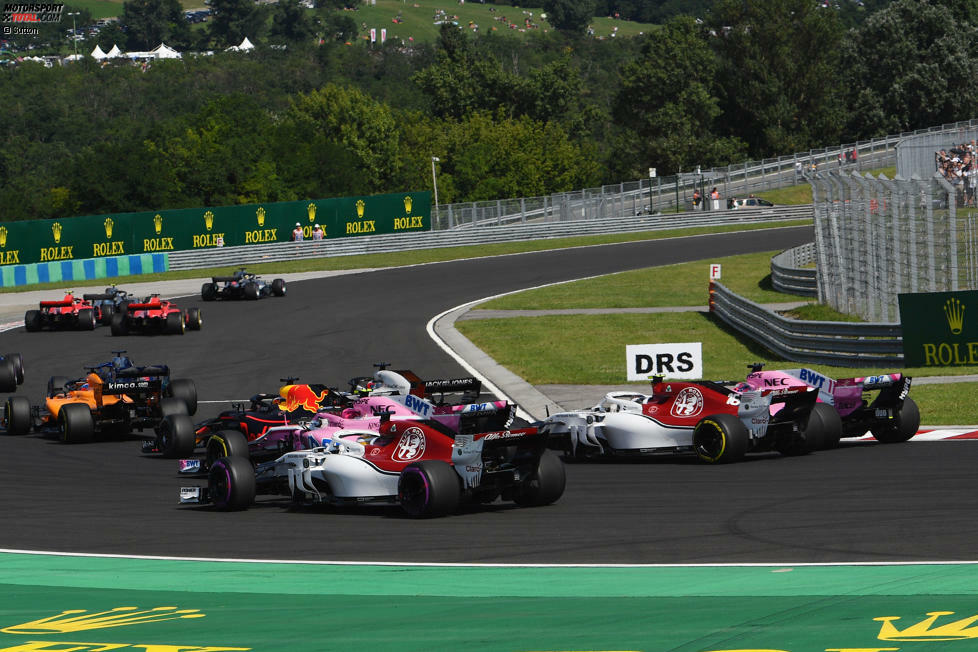 Charles Leclerc (4): Dass er das Qualifying im Regen verwachst hat, hat er selbst zugegeben. Dass er am Start zwischen die beiden Force Indias geriet, war hingegen einfach Pech. Weil sein Auto damit nachhaltig beschädigt war, konnte er keine weitere Talentprobe abgeben.