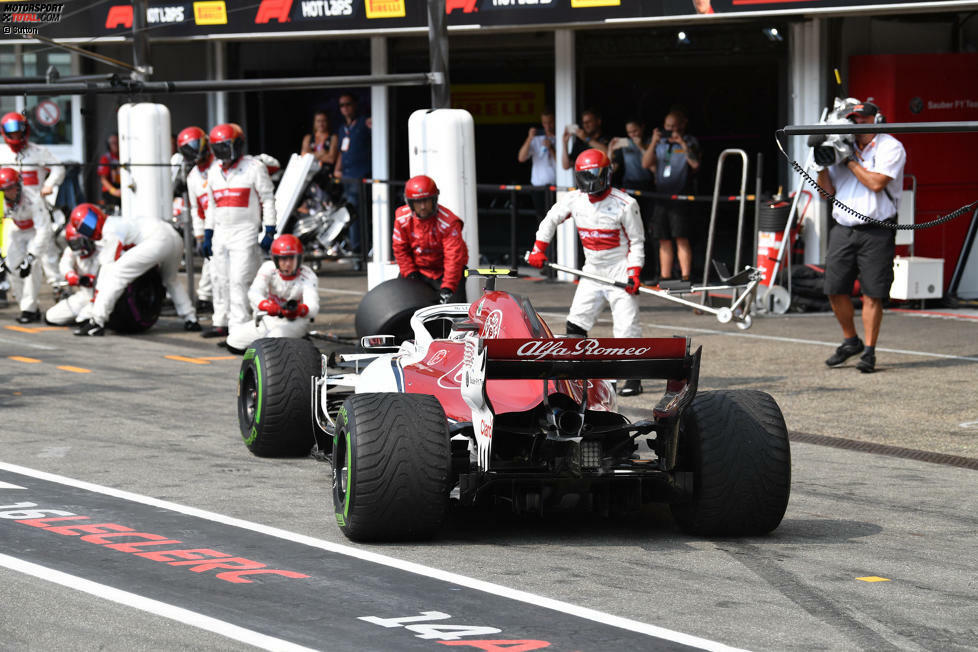 Charles Leclerc (4): Ähnliches können wir über den Sauber-Piloten sagen. Der Reifenwechsel ist auf dem Mist des Teams gewachsen, doch der 360-Grad-Dreher in Kurve 1 und sein Abflug in Kurve 3 sind seine Fehler, sodass trotz Q3-Einzugs nicht mehr als eine 4 herauskommt.