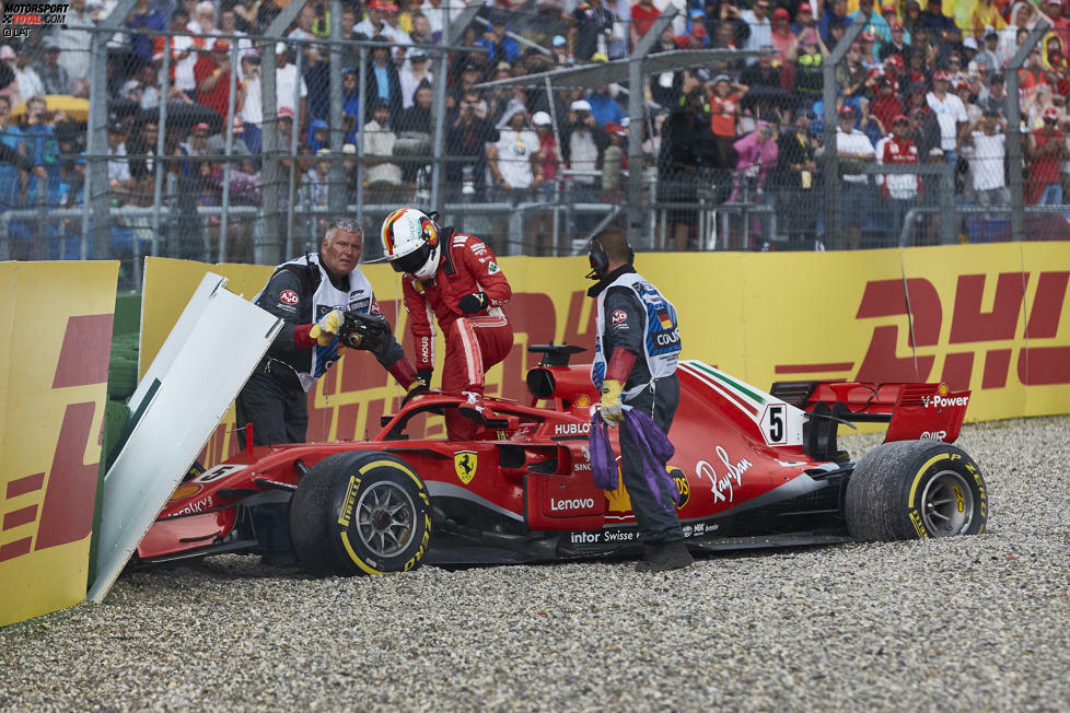 Sebastian Vettel (5): Eigentlich war er auf dem Weg, sich die perfekte Note abzuholen, doch die 52. Runde verändert alles. Es mag nur ein kleiner Fehler sein, doch der gibt den Ausschlag. Denn unter dem Strich steht statt des umjubelten Heimsiegs  der Crash in Führung liegend und null Punkte - so weh es Ferrari auch tut.