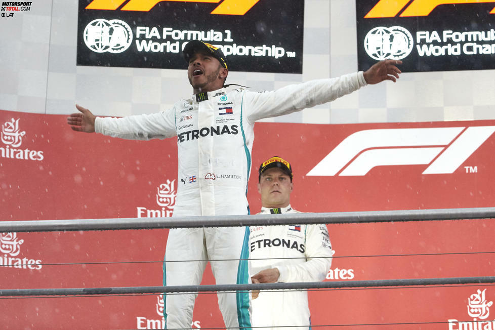 Lewis Hamilton (1): Wenn es schwierig wird, ist Hamilton einfach da! Wer von Startplatz 14 aus gewinnt, der hat einfach die Bestnote ohne Abzüge verdient. Die Schiebe-Nummer am Samstag und die Boxeneinfahrt waren Grauzonen, aber ein Champion versucht es mit allen Mitteln - das nennt man dann meist 