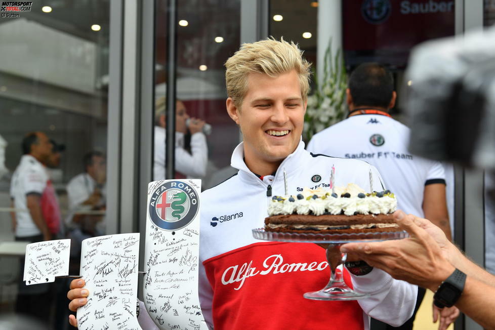 Marcus Ericsson (4): Das Beste am Renntag war noch die Torte zum 28. Geburtstag. Und der überlebte Trainingscrash. Sauber hatte sich für Monza dank Ferrari-Power viel ausgerechnet. Aber letztendlich ging wenig, weil das Low-Downforce-Paket enttäuschte. Das konnte Ericsson nicht kompensieren.