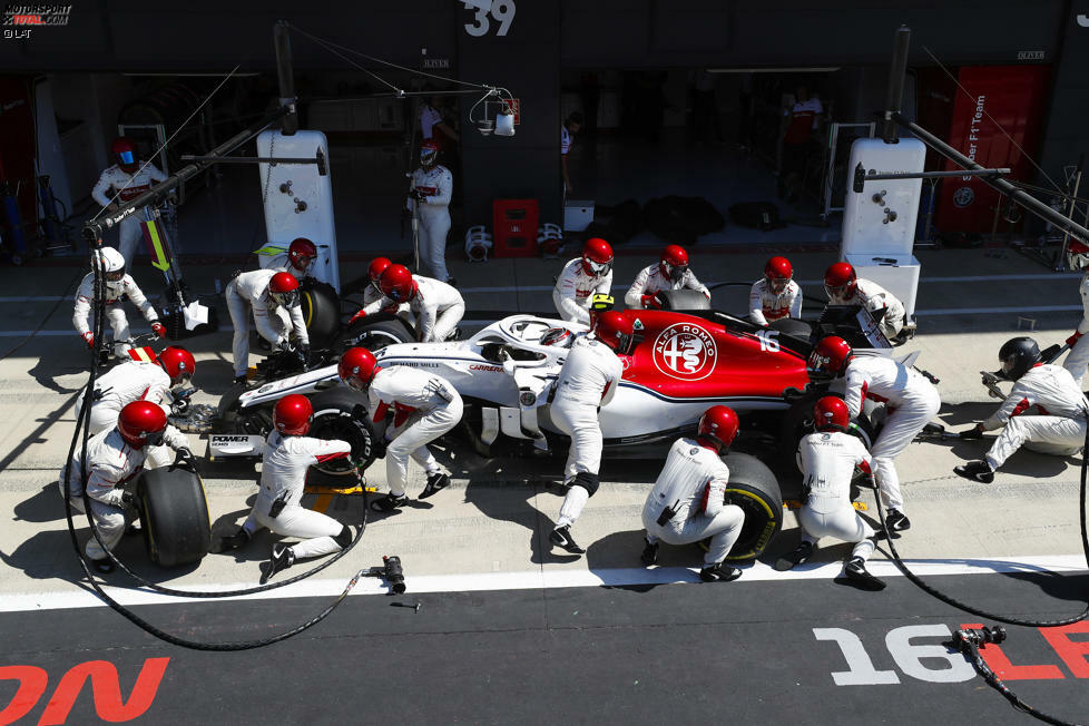 Charles Leclerc (2): Auch wenn der Sauber dank Ferrari-Power besser wird: Das Auto in Q3 zu stellen, ist immer noch eine Meisterleistung. Dass von der Boxencrew ein Rad nicht festgezogen wurde, war nicht sein Fehler. Man kriegt immer mehr das Gefühl: Leclerc ist das nächste große Ding.