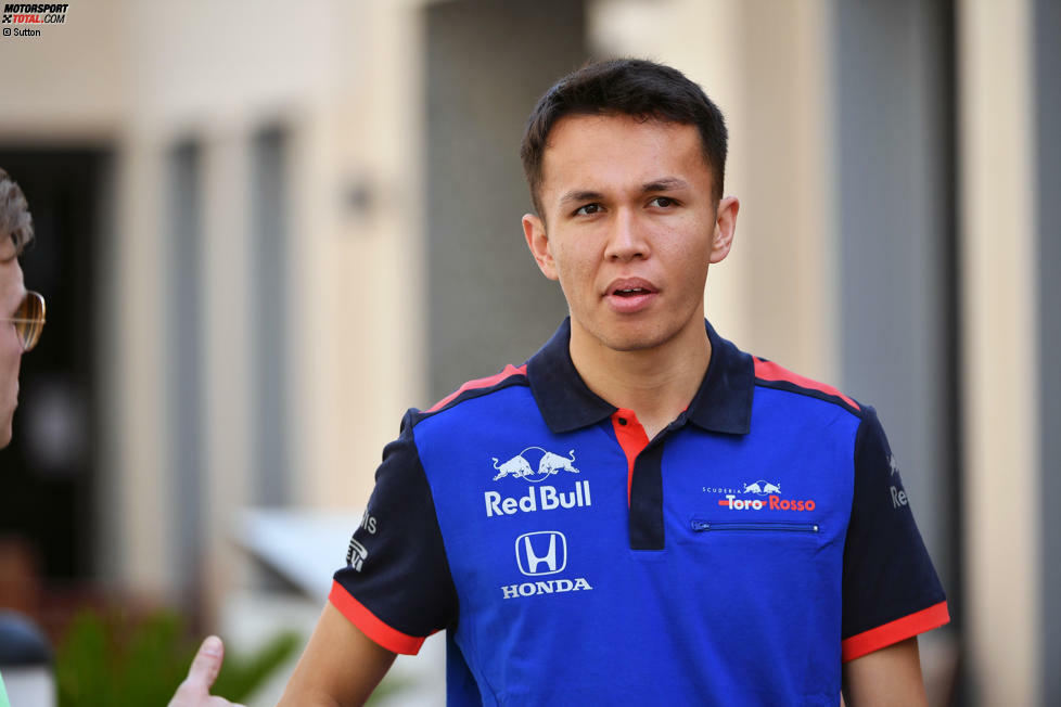 Gestatten: Alexander Albon. Der britisch-thailändische Nachwuchsmann startet demnächst für Toro Rosso und darf sich schon am Kleiderschrank bedienen.