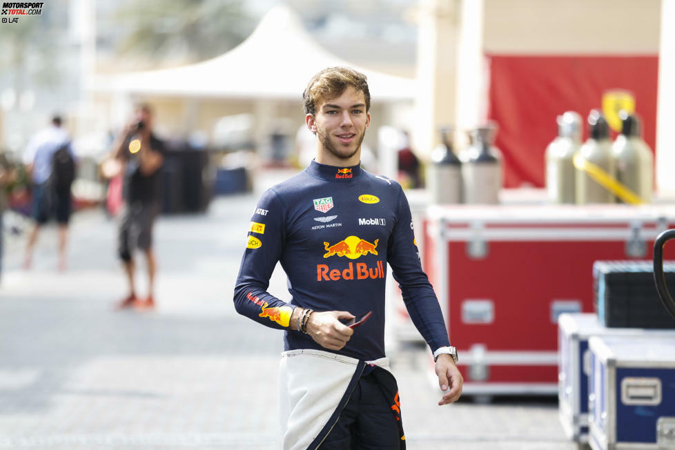 Pierre Gasly mit Red-Bull-Schriftzug auf dem Bauch zu sehen, sorgt nicht für Verwunderung. Dass es sich um den Dress des A-Teams handelt und nicht um die Toro-Rosso-Klamotten, ist aber einen zweiten Blick wert.