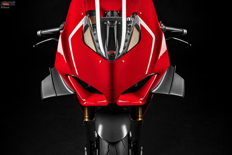 Erstmals rüstet Ducati ein Serien-Superbike mit Winglets aus. Die aerodynamischen Hilfsmittel sollen bei 270 km/h ziemlich genau 30 Kilogramm Abtrieb erzeugen und das Vorderrad an den Boden drücken