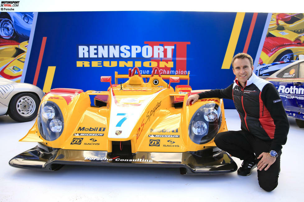 Bei seinem Eintreffen im Paddock der Rennstrecke von Laguna Seca leuchten die Augen von Timo Bernhard, ein Lächeln legt sich auf das Gesicht. Timo Bernhard begegnet dem geliebten Porsche RS Spyder wieder. 