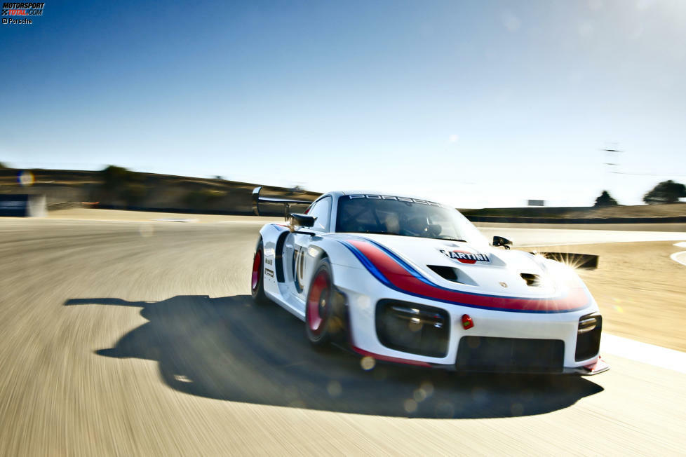 Star der Veranstaltung ist nicht ein Klassiker, sondern ein brandneues Fahrzeug: Die Neuauflage des Porsche 935 begeisterte die Fans bei der Präsentation in Laguna Seca. Das für den Klubsport konzipierte Auto ist eine Hommage an eines der berühmtesten Rennfahrzeuge aus Weissach, den Porsche