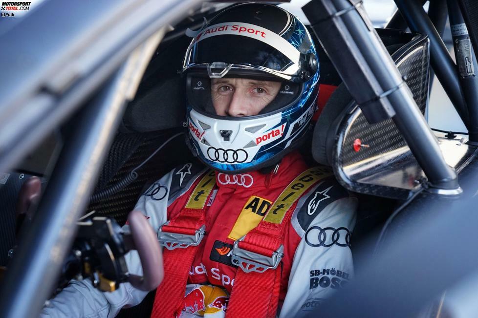 2016 kommt Rene Rast ganz überraschend zu seinem DTM-Debüt. Weil der Audi-Stammfahrer Adrien Tambay verletzungsbedingt ausfällt, heuert Audi den Mindener an, der über Nacht nach Zandvoort reist und dort am Sonntag sein erstes DTM-Rennen fährt. Ohne jegliche Vorbereitung landet er auf Platz 18 und überzeugt die Audi-Bosse so sehr, ...