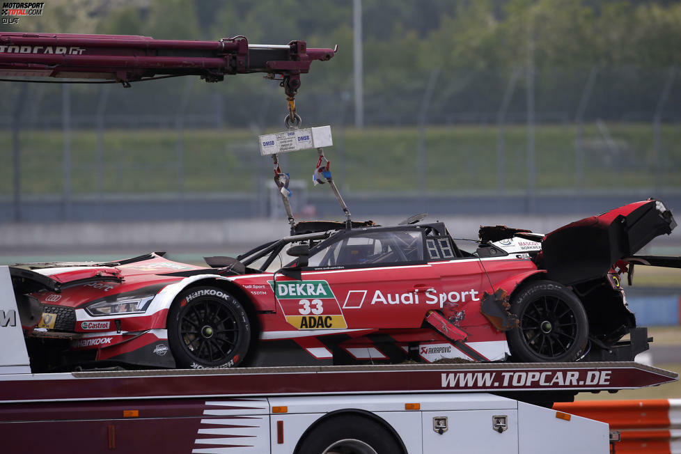 Tiefpunkt des Jahres 2018 ist Rene Rasts schwerer Unfall am Lausitzring, wo sich der rote Audi #33 mehrfach überschlägt und der Audi-Mann wie durch ein Wunder ohne größere Verletzungen davonkommt. Die Ärzte erlauben Rast jedoch nicht, am Sonntagsrennen teilzunehmen, er ist zum Zuschauen verdammt.