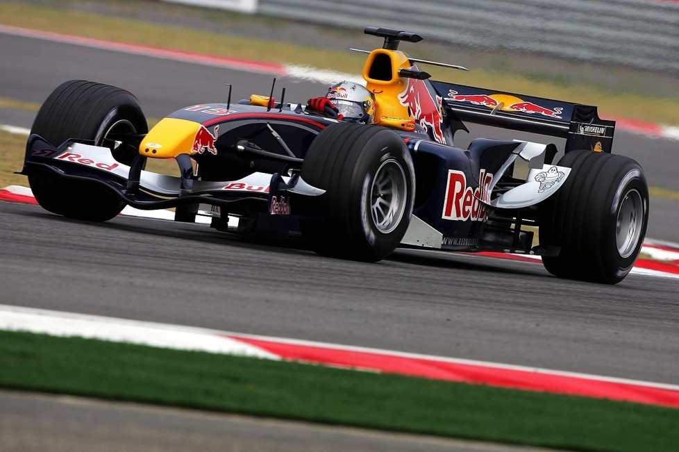 Red Bull stieg zur Formel-1-Saison 2005 in die Rennserie ein. Hier sind alle Red-Bull-Autos!
