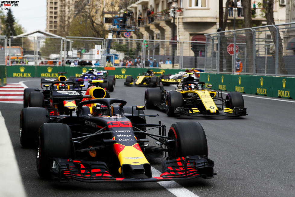 Nach dem Scharmützel zwischen Max Verstappen und Daniel Ricciardo in Baku riecht es nach Stunk bei Red Bull: alle Bilder des Vorgeplänkels, des Crashs und des Nachspiels!