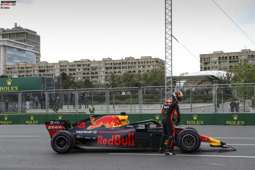 Nach dem Scharmützel zwischen Max Verstappen und Daniel Ricciardo in Baku riecht es nach Stunk bei Red Bull: alle Bilder des Vorgeplänkels, des Crashs und des Nachspiels!