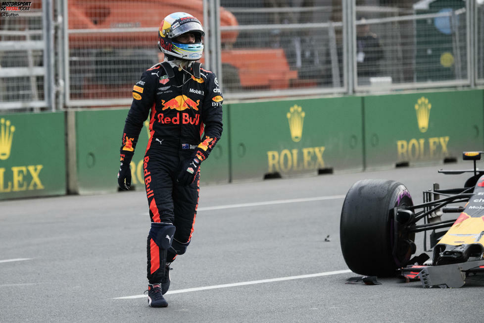 Nach dem Scharmützel zwischen Max Verstappen und Daniel Ricciardo in Baku riecht es nach Stunk bei Red Bull: alle Bilder des Vorgeplänkels, des Crashs und des Nachspiels!