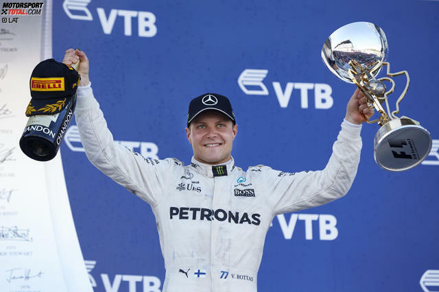 2017 platzte bei Valtteri Bottas endlich der Knoten. In Russland konnte der Finne in seinem 81. Rennen in der Formel 1 endlich seinen ersten Sieg feiern, nachdem er zuvor bereits elfmal auf dem Podium gestanden hatte. Welche Piloten mussten in der Königsklasse noch länger auf ihren ersten Triumph warten? Wir liefern einen Überblick.