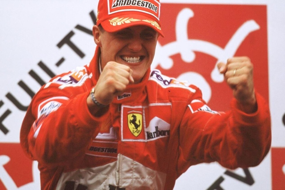 2000 wird der Bann gebrochen: Michael Schumacher gewinnt in Suzuka und wird zum ersten Ferrari-Weltmeister seit 21 Jahren! Hier sind die Bilder dazu!