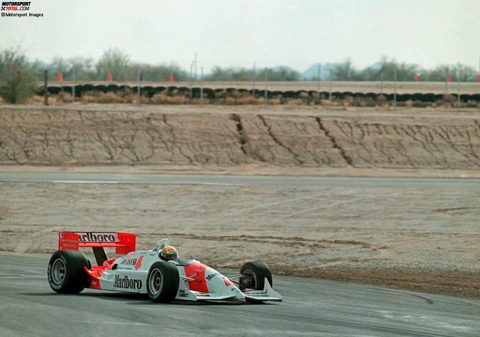 Sennas erste IndyCar-Runden sind überraschend langsam, wie Augenzeugen berichten. Er übt auch das Anfahren - und soll sich beim sequentiellen Getriebe gleich mehrfach verschaltet haben ...