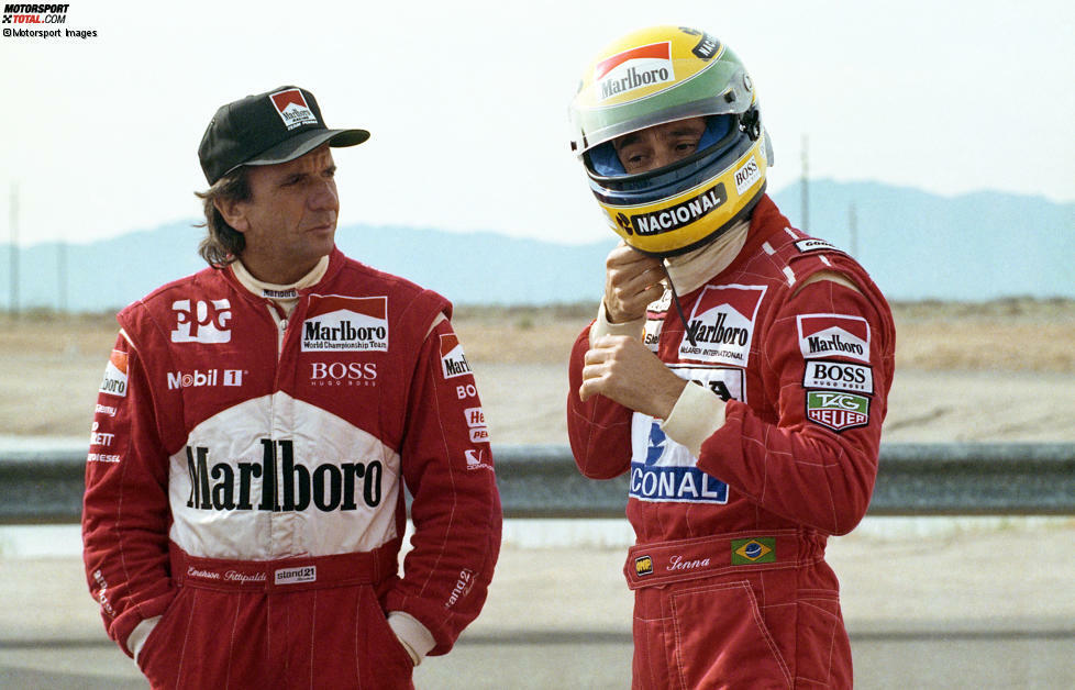 Dann wird es ernst: Senna, im McLaren-Formel-1-Overall, setzt seinen Helm auf und macht sich bereit für seine ersten Runden im IndyCar.