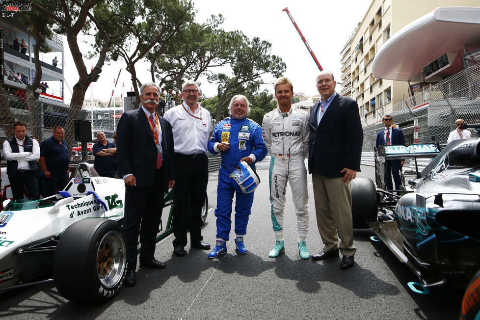 Fürstlich: Formel-1-Boss Chase Carey und Technik-Boss Ross Brawn sind stolz darauf, einen solch speziellen Showrun auf die Beine gestellt zu haben. Und Fürst Albert scheint es schließlich auch ein Lächeln abgerungen zu haben.