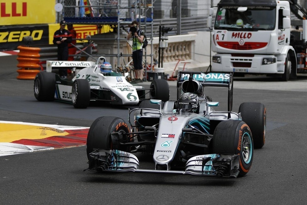 Für einen Showrun in Monaco fahren Keke und Nico Rosberg noch einmal den Williams FW08 und den Mercedes W07 Hybrid
