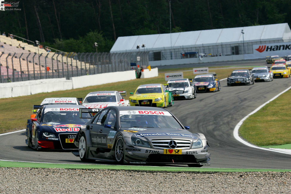 Saisonauftakt Hockenheim 2011: Bruno Spengler - 2011 noch im Mercedes - feiert den Sieg beim Saisonauftakt auf dem Hockenheimring.