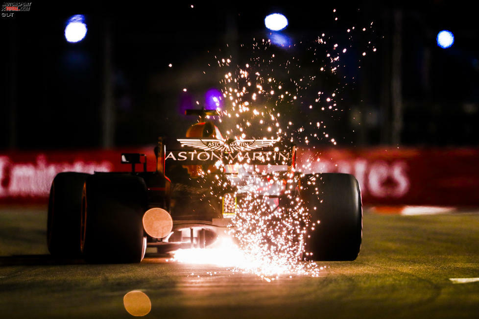 Daniel Ricciardo (3): Es mag auf den ersten Blick unvorteilhaft aussehen, im Red Bull auf einem Stadtkurs Sechster zu werden. Und tatsächlich muss man ihm vorwerfen, klar in Verstappens Schatten gestanden zu sein. Aber Motoraussetzer haben Ricciardo das Leben schwer gemacht. Die Drei folgt der Logik: Im Zweifel für den Angeklagten!