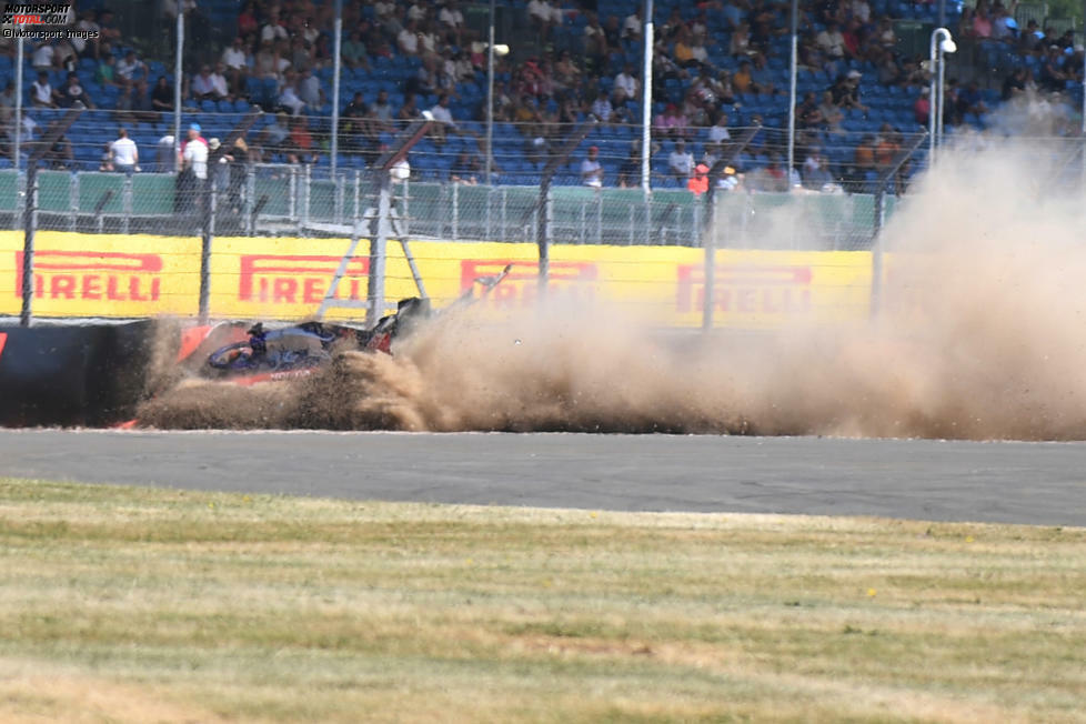 5: Brendon Hartley kann sich 2018 fahrerisch nur selten in Szene setzen. Mit dem einen oder anderen Crash aber schon. Am Highspeed-Abflug in Silverstone ist eine gebrochene Radaufhängung schuld. Hartley bleibt dabei unverletzt.
