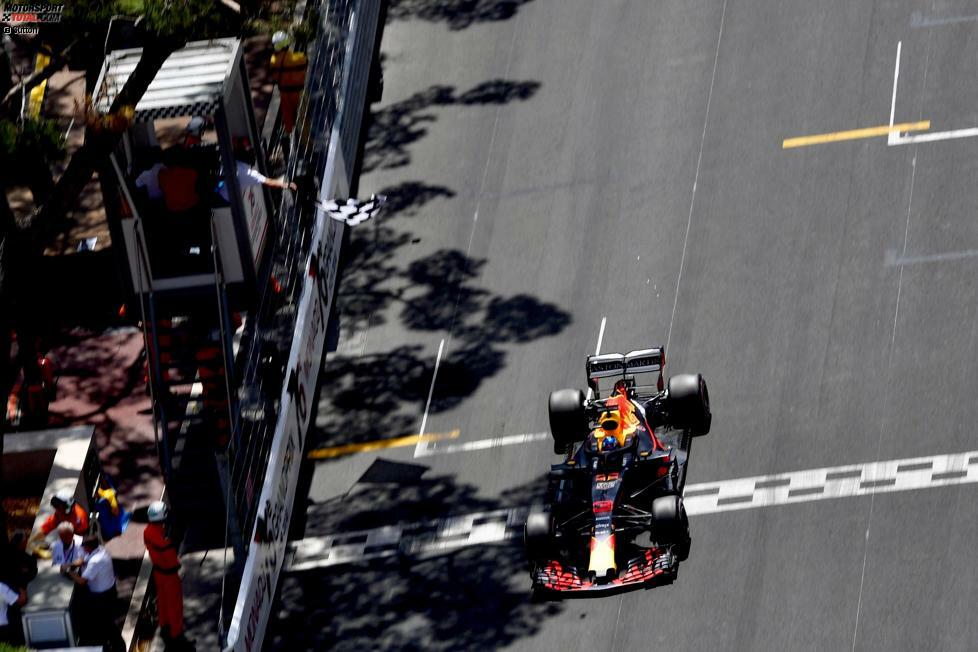 Daniel Ricciardo (Red Bull) holte die zweite Pole-Position seiner Karriere. Schon die erste war ihm 2016 in Monaco geglückt. Seine Rundenzeit von 1:10.810 Minuten markierte einen neuen Streckenrekord - 1,368 Sekunden schneller als als Kimi Räikkönen (Ferrari) im Qualifying des Vorjahres.