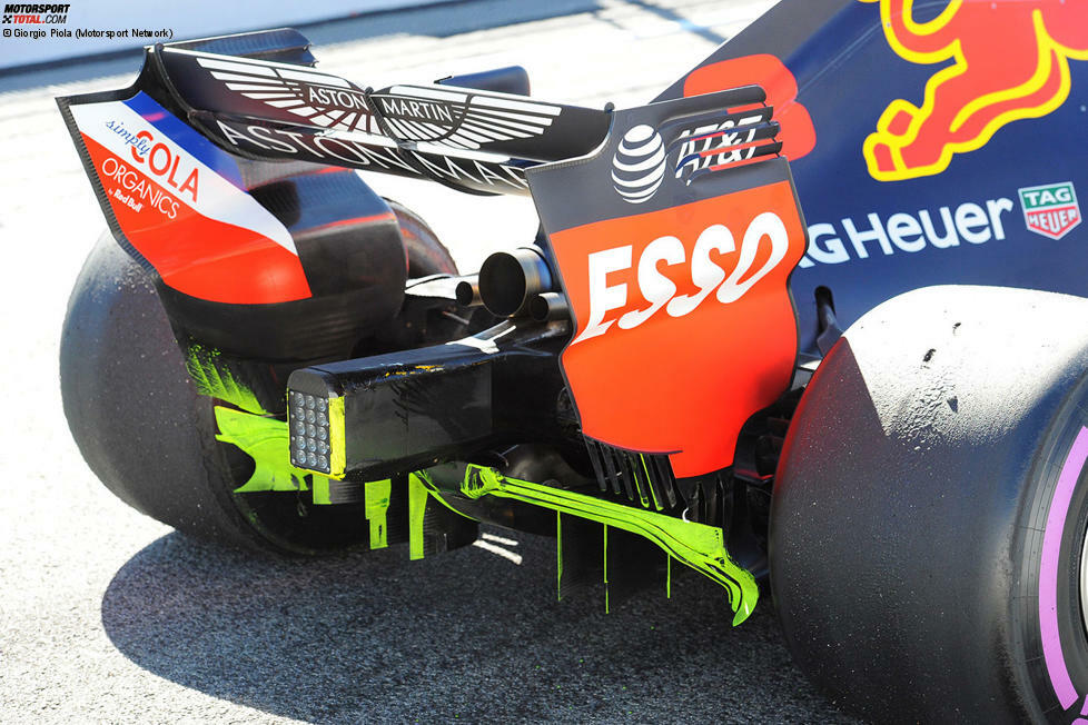 Red Bull hat den Diffusor mit FloViz-Farbe eingepinselt. So kann am Muster der Farbe nach einem Run festgestellt werden, ob sich die Luftströmungen in der Praxis genauso verhalten wie in der Simulation.