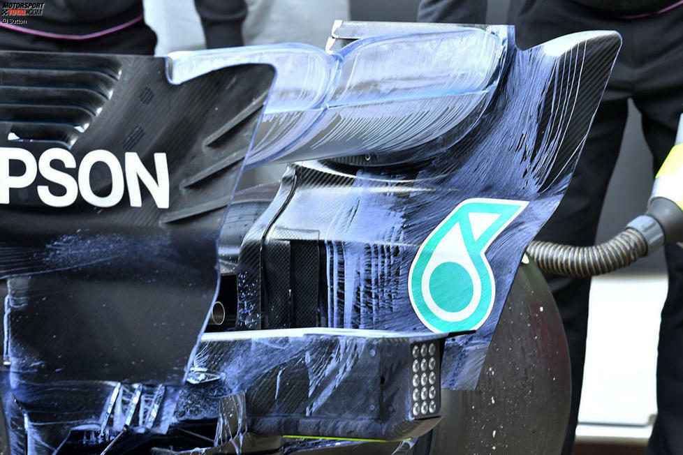 Auch Mercedes testet mit FloViz-Farbe, ob sich der Heckflügel des F1 W09 EQ Power+ wie in der Simulation verhält.