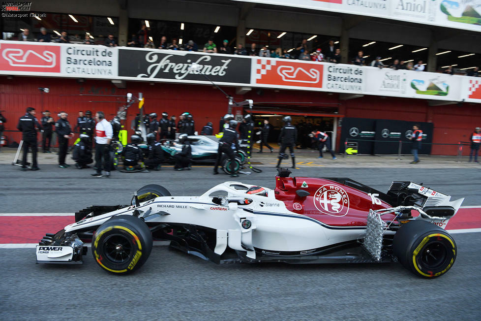 Sauber arbeitet mit Messgittern, um den Staudruck vor den Hinterrädern zu messen. Auch das dient der Nachvollziehbarkeit von Luftströmen im aerodynamischen Bereich.