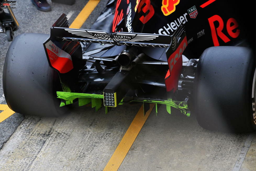 Red Bull hat den Diffusor am Heck des RB14 mit Flow-Viz-Farbe versehen, um den Weg des Luftstroms nachvollziehen und jüngste Entwicklungen auf ihre Tauglichkeit zu testen.