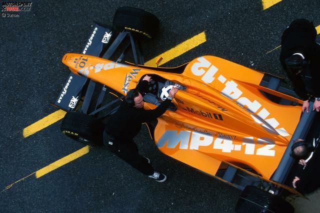 Als sich McLaren und sein langjähriger Sponsor Marlboro für getrennte Wege entschieden hatten, sah alles danach aus, als sollte das Team 1997 zur Traditionsfarbe Orange zurückkehren. Doch mit dem neuen Geldgeber West und Mercedes-Motoren entschied man sich gegen die spektakuläre Testlackierung und für eine Neuauflage der Silberpfeile.