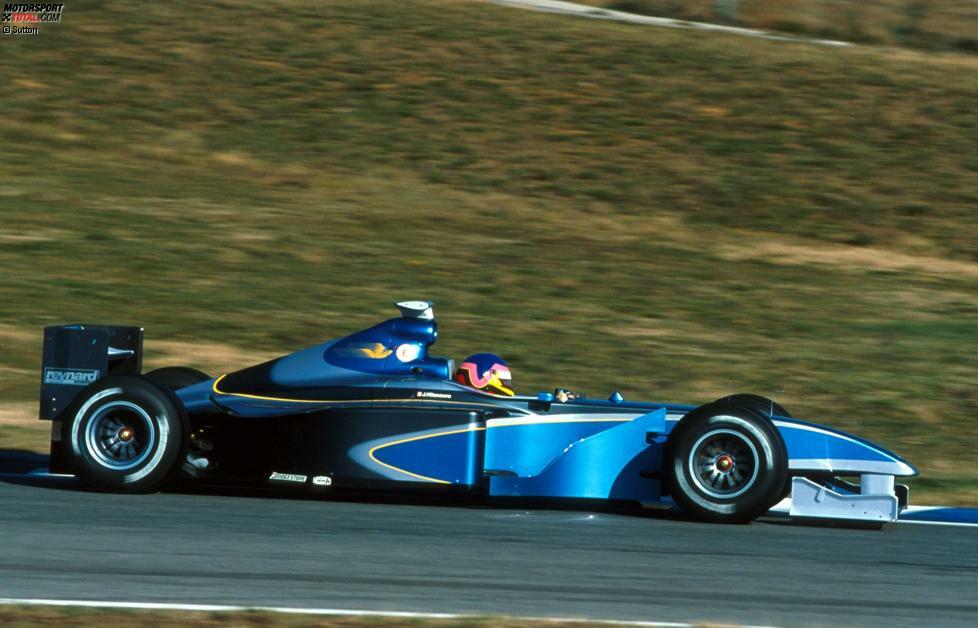... 1999 British American Racing (BAR) bei seinen ersten Testfahrten hin: mit Metallic-Blau und Schwarz, ganz ohne Sponsoren. Später stellt das Team zwei unterschiedlich lackierte Rennautos vor, doch da spielt die FIA nicht mit und ...