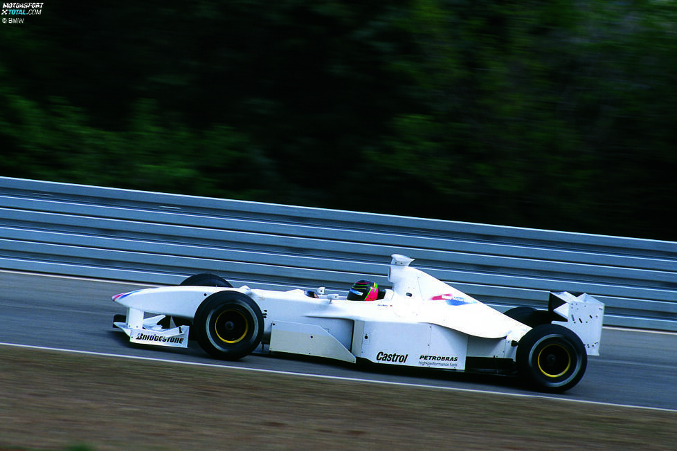 ... 1999 bei BMW, das sich (hier mit Testfahrer Jörg Müller) auf den Formel-1-Einstieg als Motorenlieferant vorbereitet. Und BMW tut das mit unterschiedlichen ...